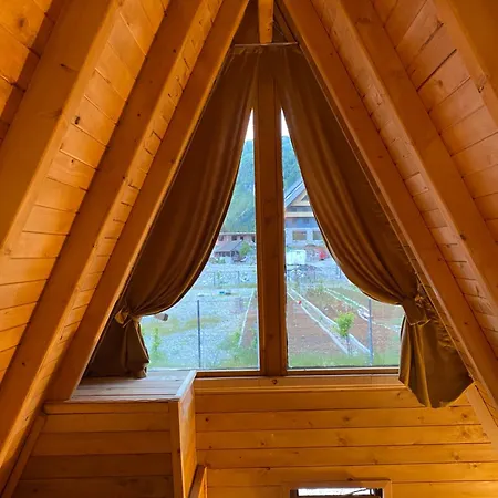 2e Villa's * Valbone